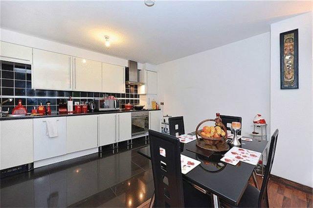  Image of 2 Bedroom Flat Share  To Rent at canary wharf